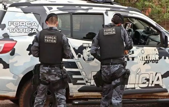 Força Tática apreende armas e drogas em residência no Bairro Goiabeiras